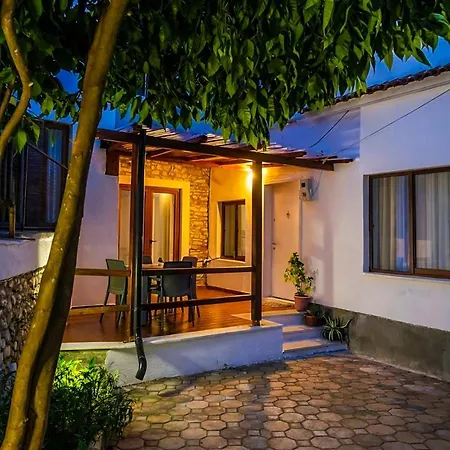Demaj *